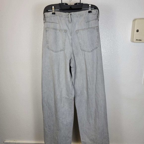 Universal Thread Gray Women’s High-Rise Curved Leg Barrel Leg Jeans Size 8 - Picture 2 of 6